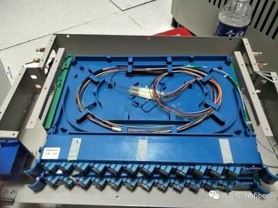 光缆熔接前光缆终端盒的准备工作怎样进行?