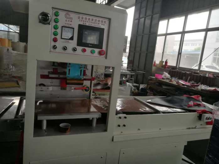 全自动高周波塑料熔接机皮带拉料技术与才华包装机械厂的专业优势